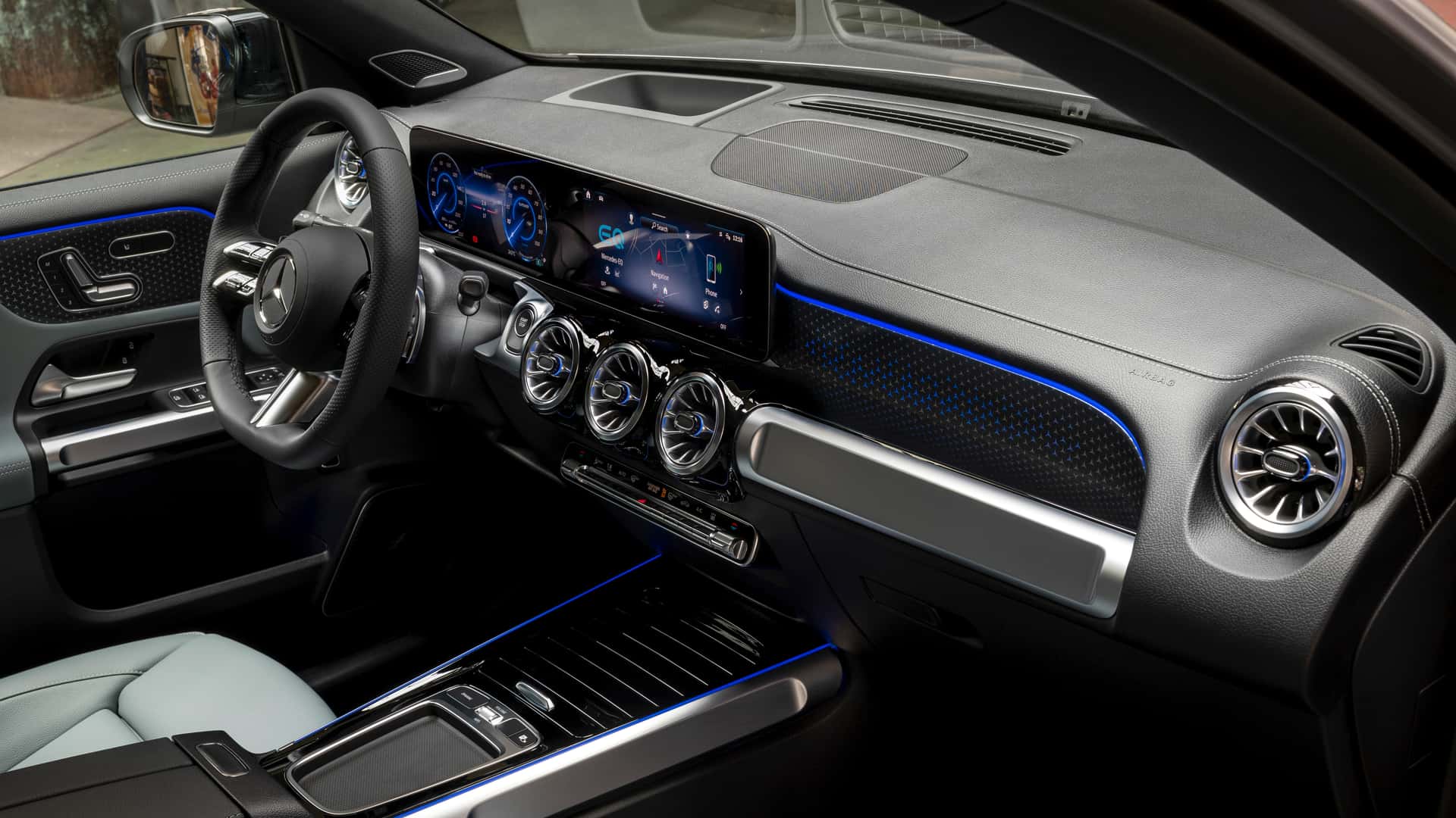 Интерьер Mercedes-Benz EQB. Фото