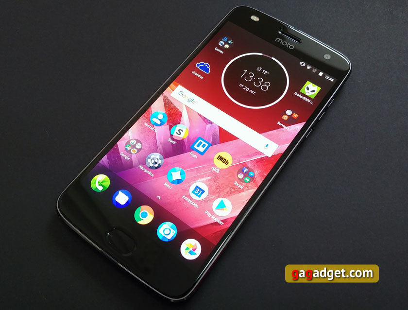 moto-z2-play-01.jpg