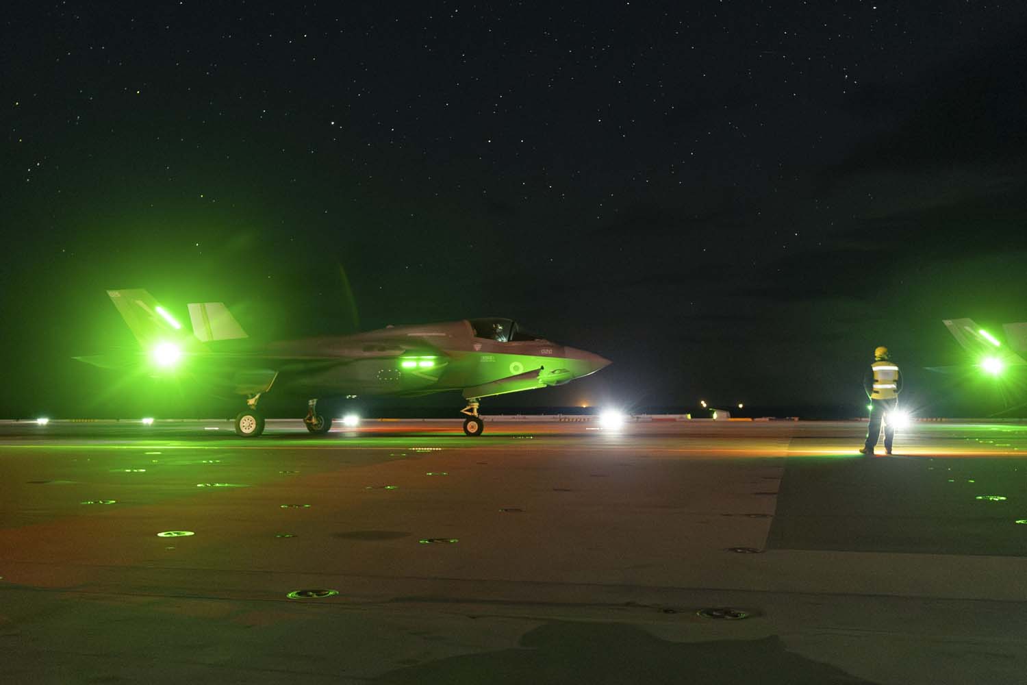 The flagship aircraft carrier HMS Queen Elizabeth, carrying fifth-generation F-35 Lightning II fighters, successfully conducted a series of simulated strike missions off the coast of Norway-8