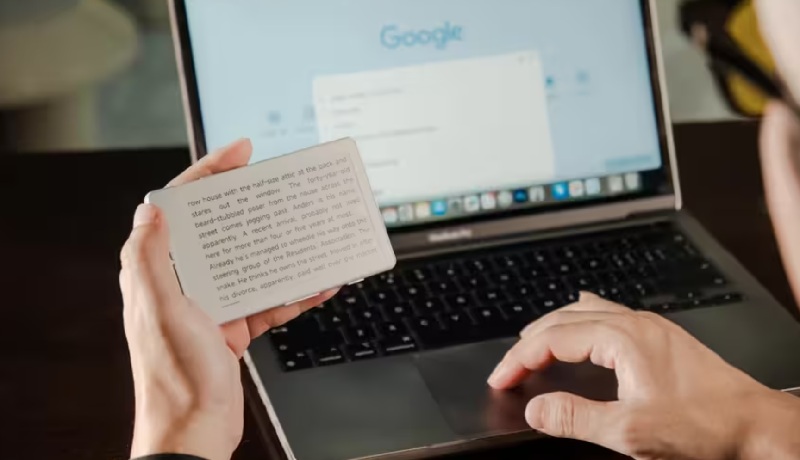 Ultra-compact Xteink X4 e-book on a smartphone