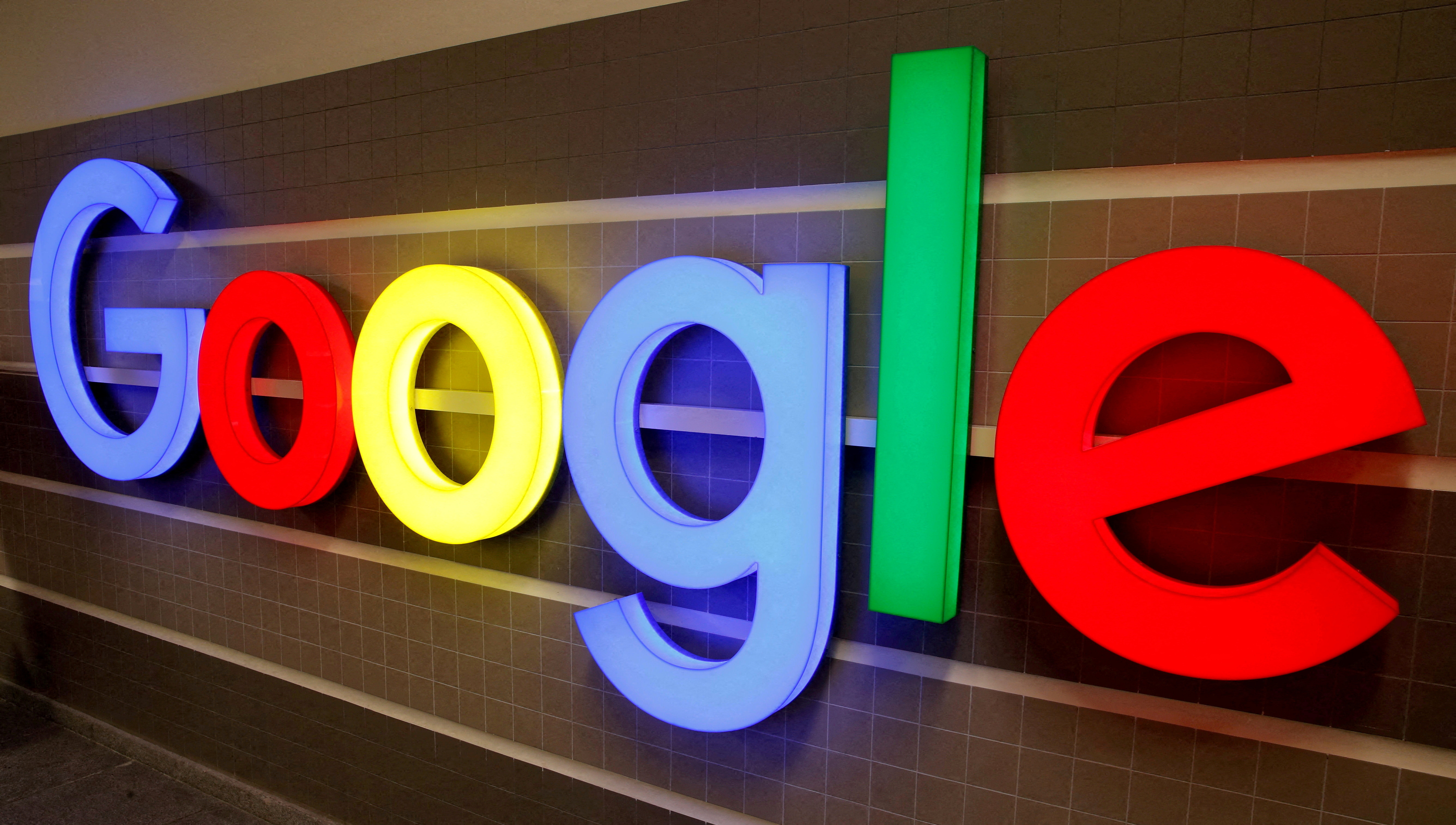 Google веде переговори про вкладення сотень мільйонів доларів у стартап Character.AI