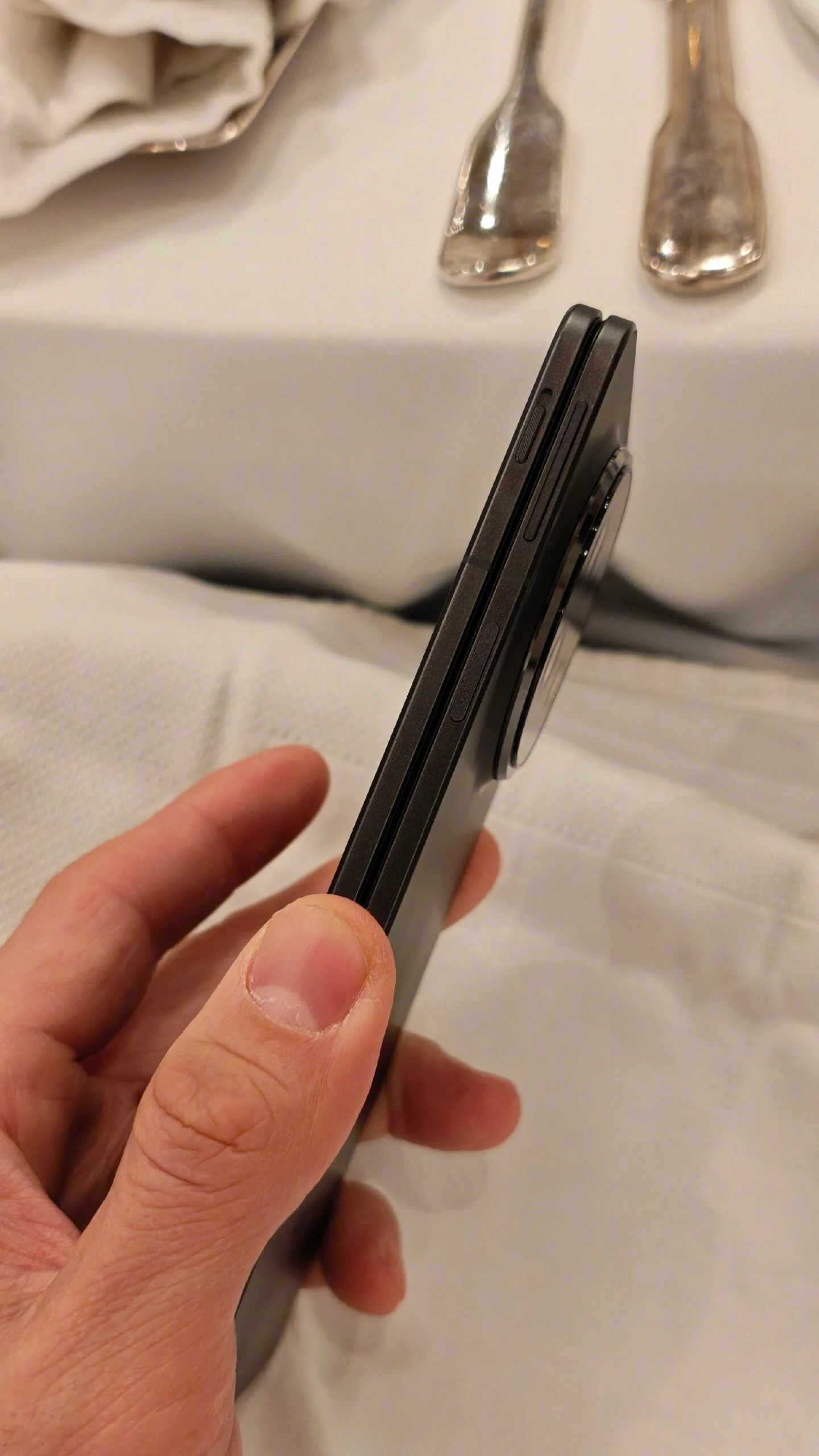 Oppo Find N5: изображение с передней панелью