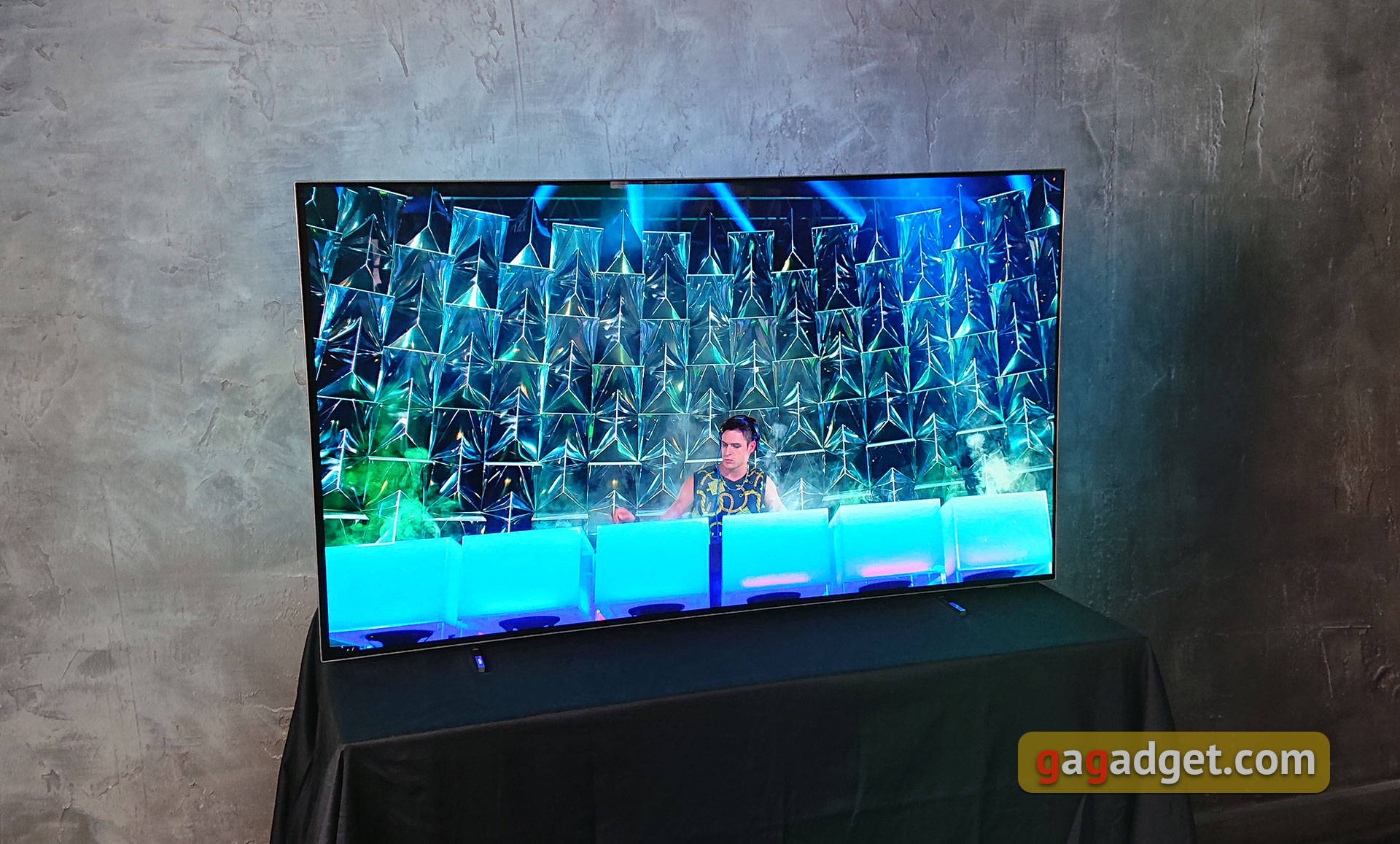 philips-55oled803-02.jpg
