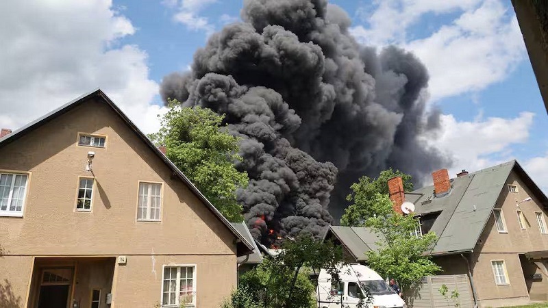 Incendie de grande ampleur à Berlin : l'usine de DMA, qui produit les systèmes de défense aérienne IRIS-T SLM, est en feu-2