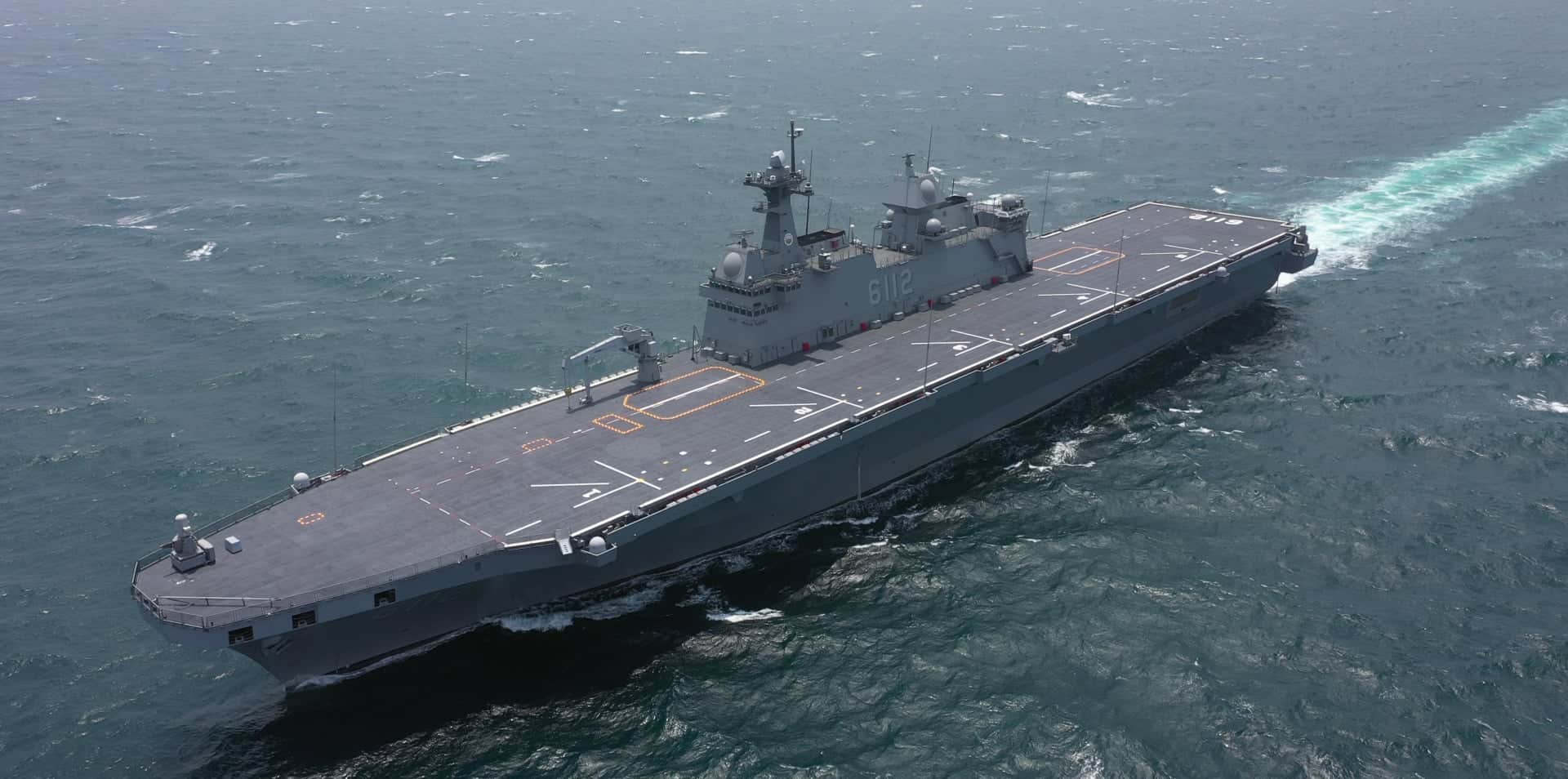Південнокорейський вертольотоносець LPH 6112 Marado