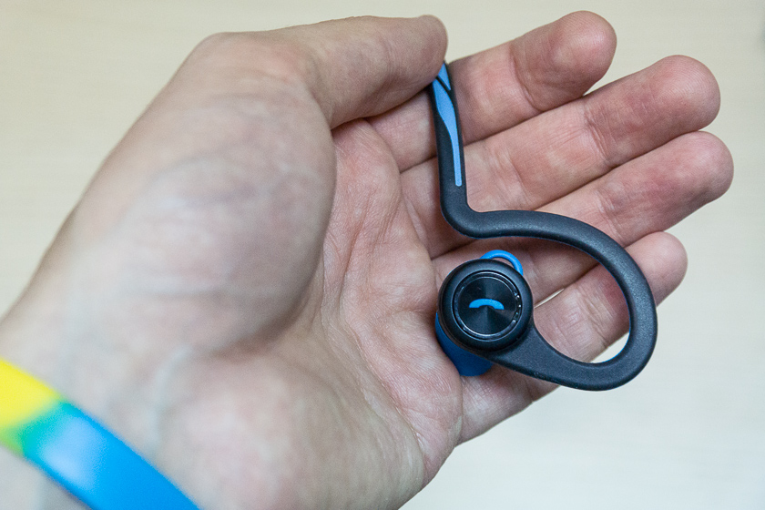 Хоть на голове стой. Обзор гарнитуры Plantronics BackBeat Fit для занятий спортом-2