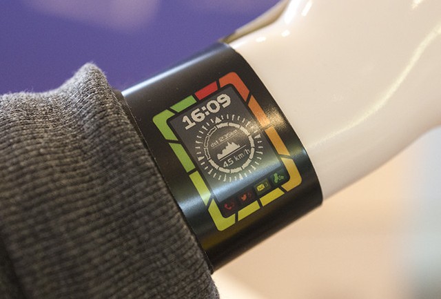 Plastic Logic показала сверхтонкие «умные» часы или раскрыла iWatch?-2