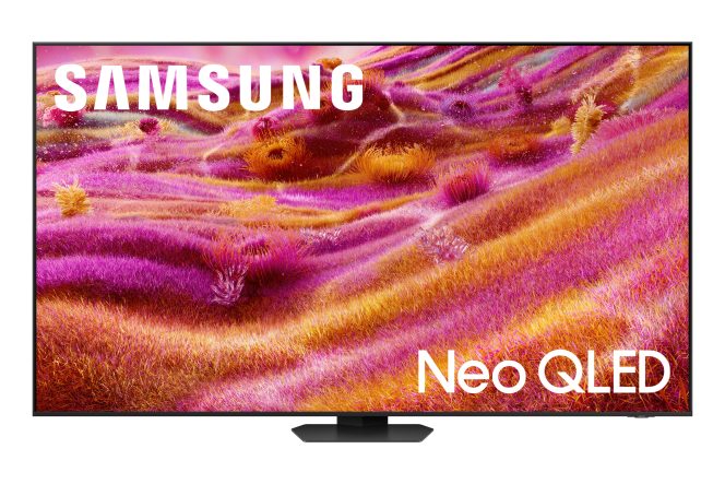 Vue avant du téléviseur Samsung QN900F