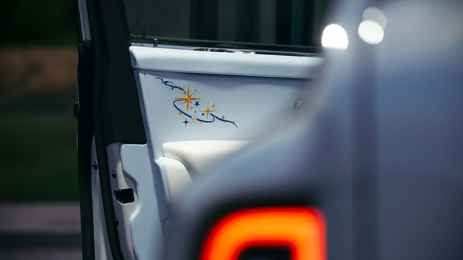 Екстер'єр Rolls-Royce Cullinan Cosmos