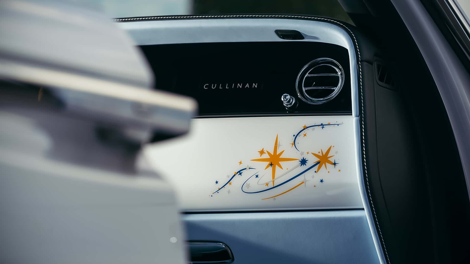 Вишивка на дверях Rolls-Royce Cullinan Cosmos Rolls-Royce Cullinan Cosmos