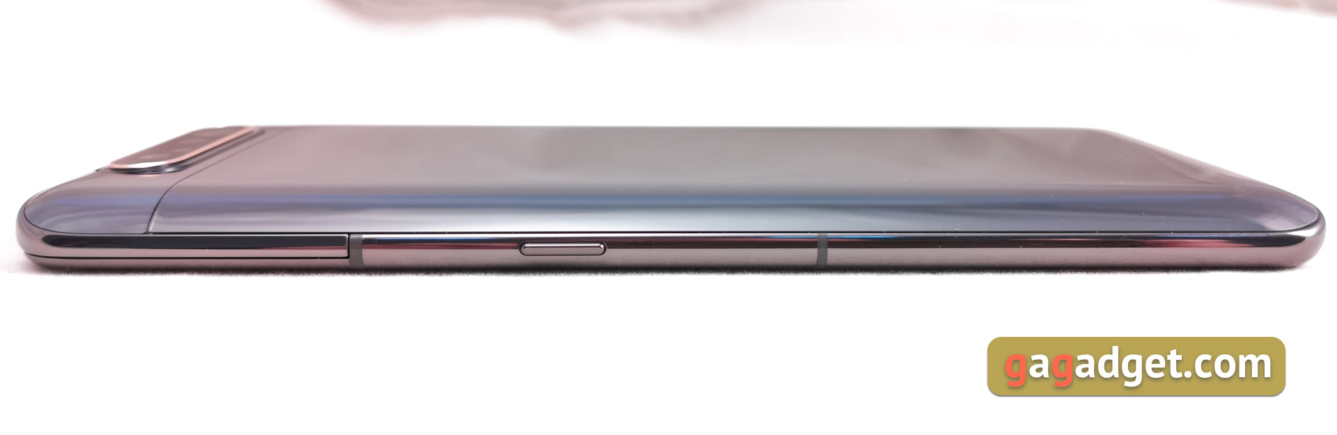 Огляд Samsung Galaxy A80: смартфон-експеримент з поворотною камерою та величезним дисплеєм-11