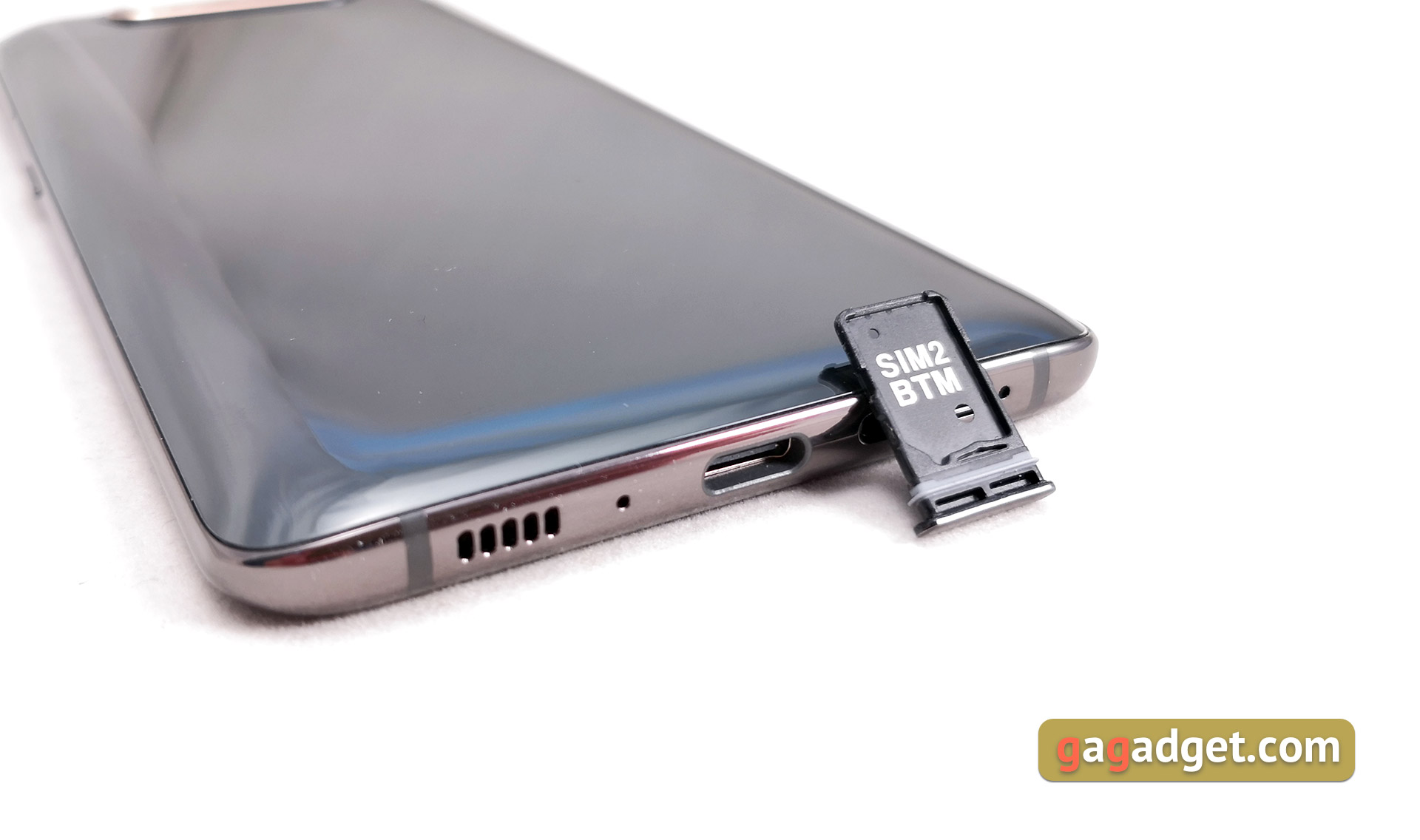 Огляд Samsung Galaxy A80: смартфон-експеримент з поворотною камерою та величезним дисплеєм-18