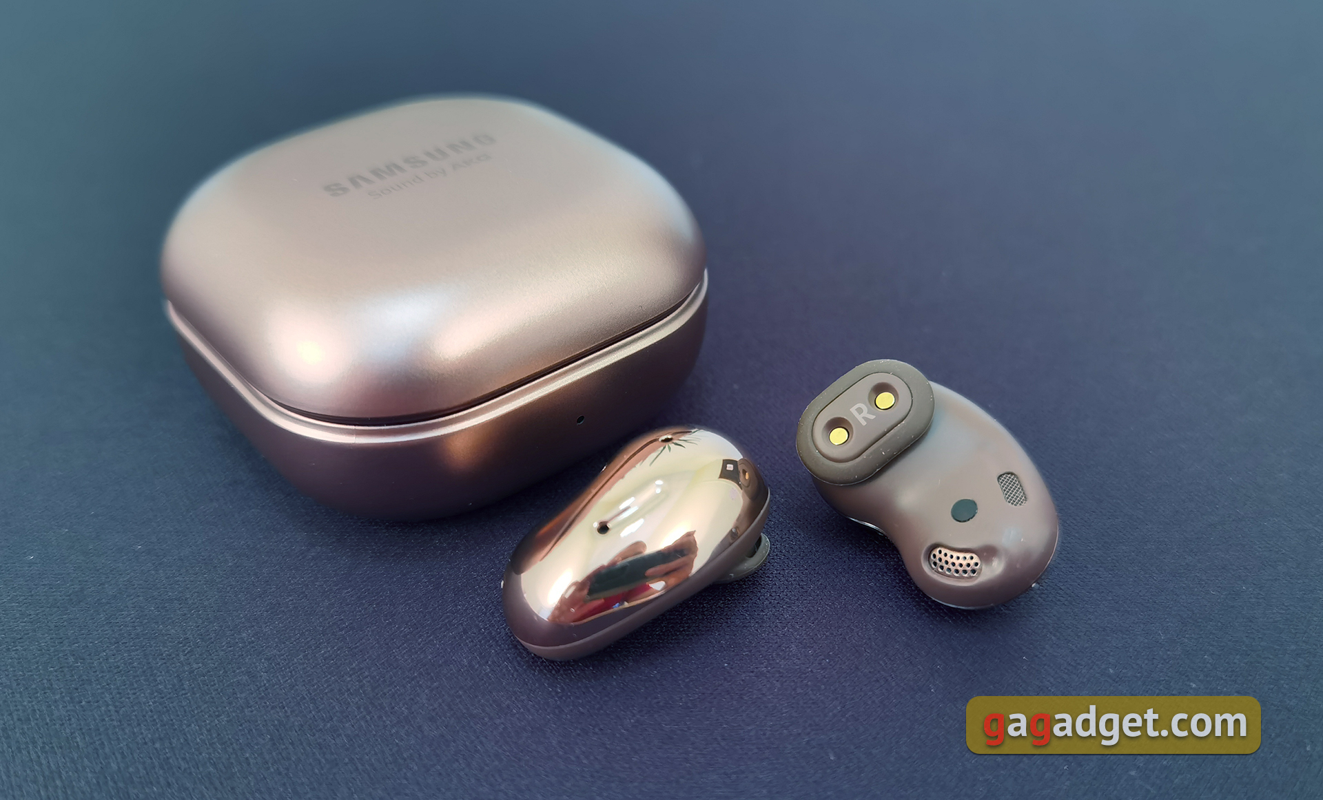 Выпадают ли бобы из ушей? Обзор Samsung Galaxy Buds Live-6