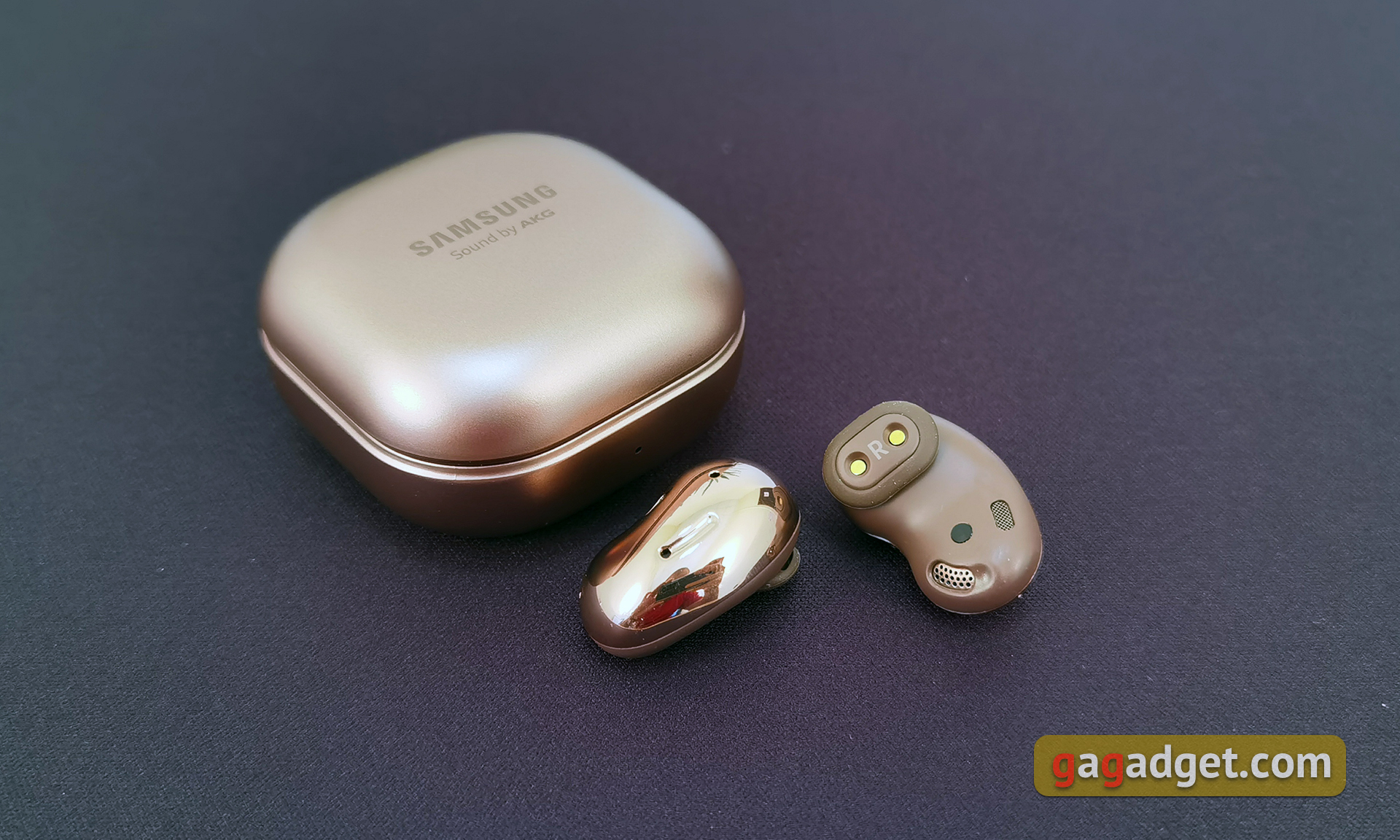 Выпадают ли бобы из ушей? Обзор Samsung Galaxy Buds Live-11