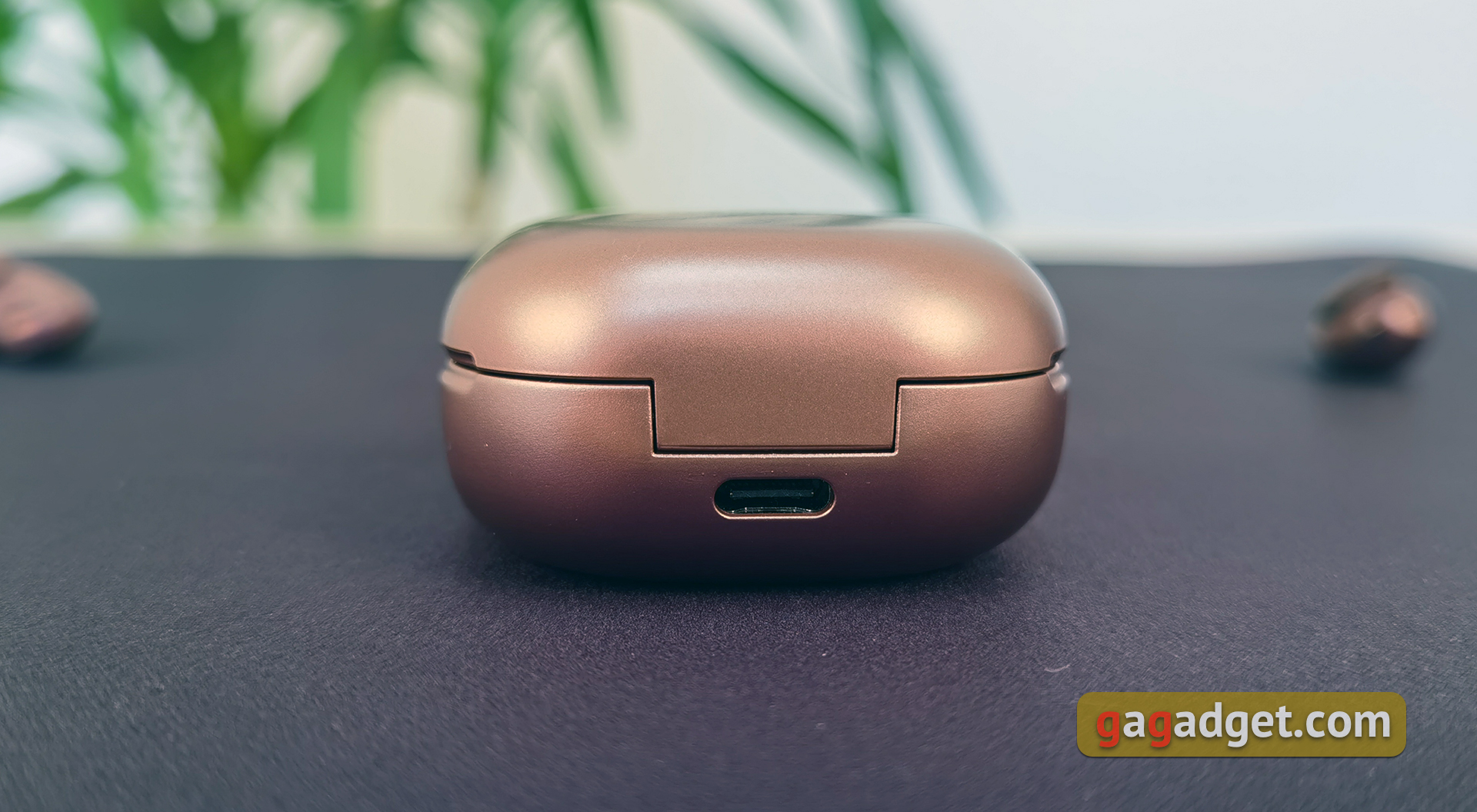 Выпадают ли бобы из ушей? Обзор Samsung Galaxy Buds Live-13