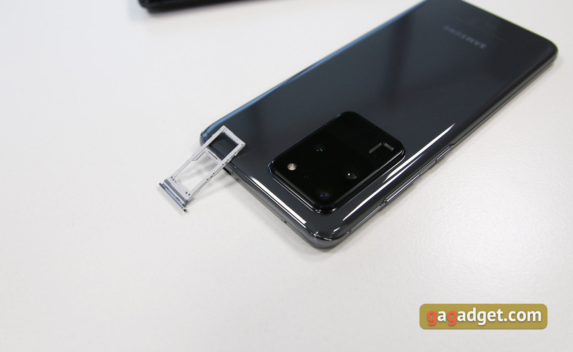 Космічний зум та швидкі екрани: Samsung Galaxy S20, Galaxy S20 Plus та Galaxy S20 Ultra своїми очима-9