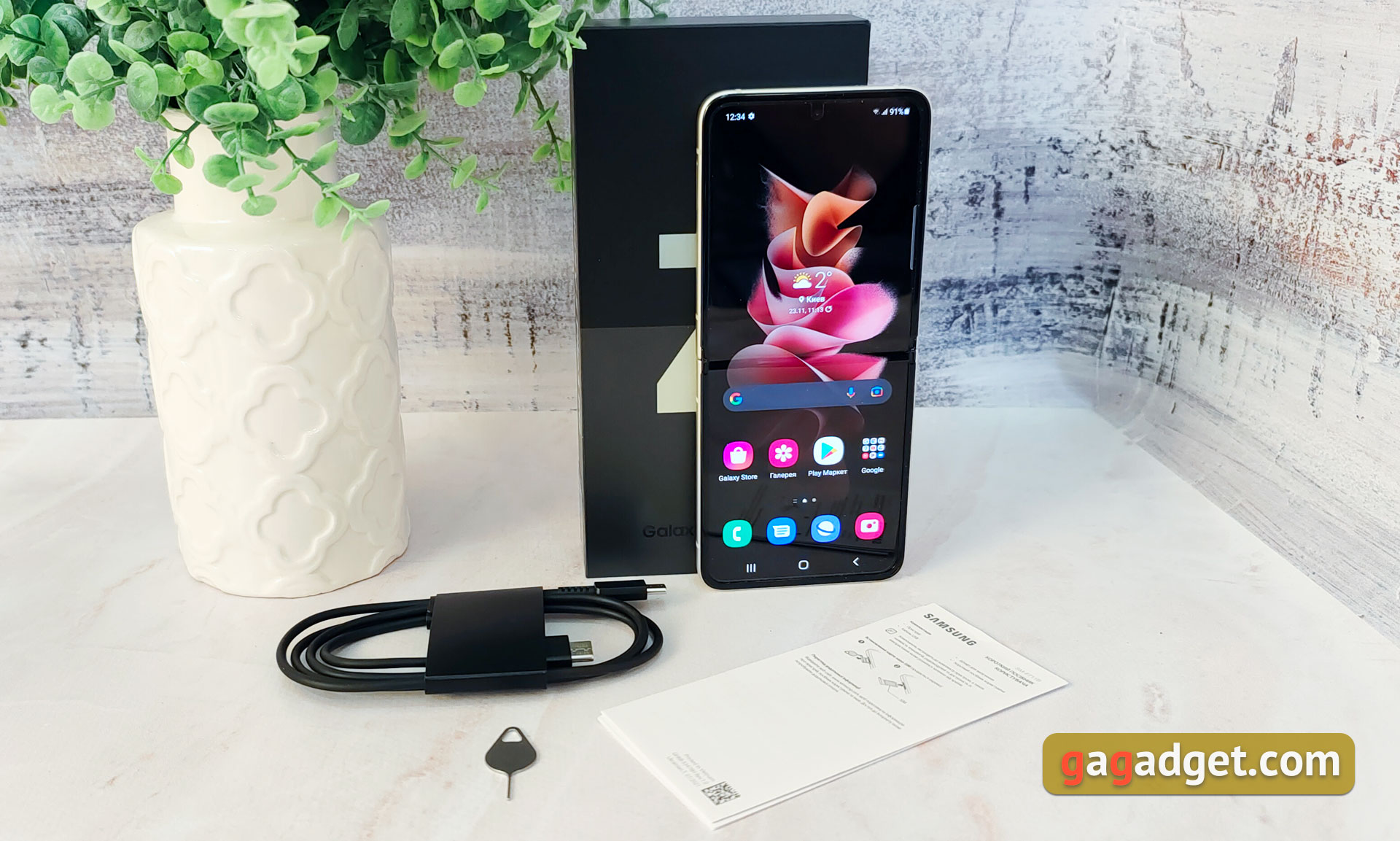 Samsung Galaxy Z Flip3 review: best foldable smartphone of the year-3