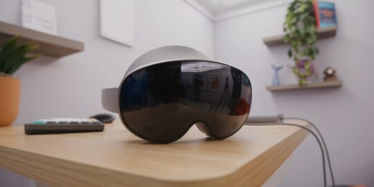 Front panel of the Samsung Project Moohan headset