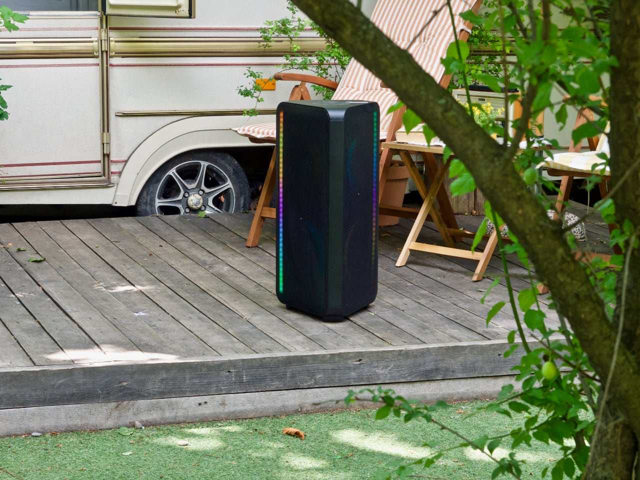 King of the vibe: Samsung Sound Tower MX-ST50B heavy-duty speaker with built-in battery and LED backlight review-22