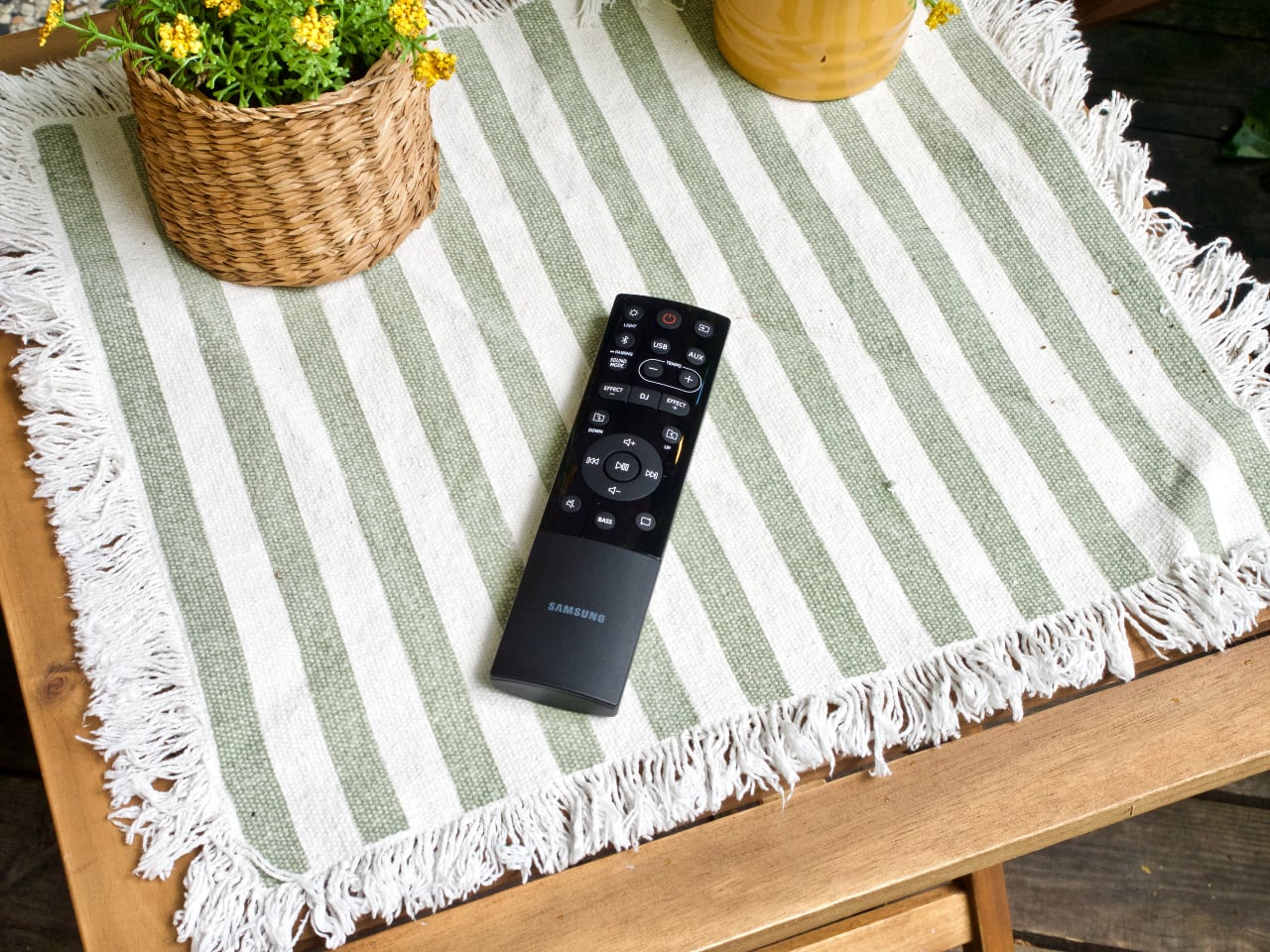 King of the vibe: Samsung Sound Tower MX-ST50B heavy-duty speaker with built-in battery and LED backlight review-36