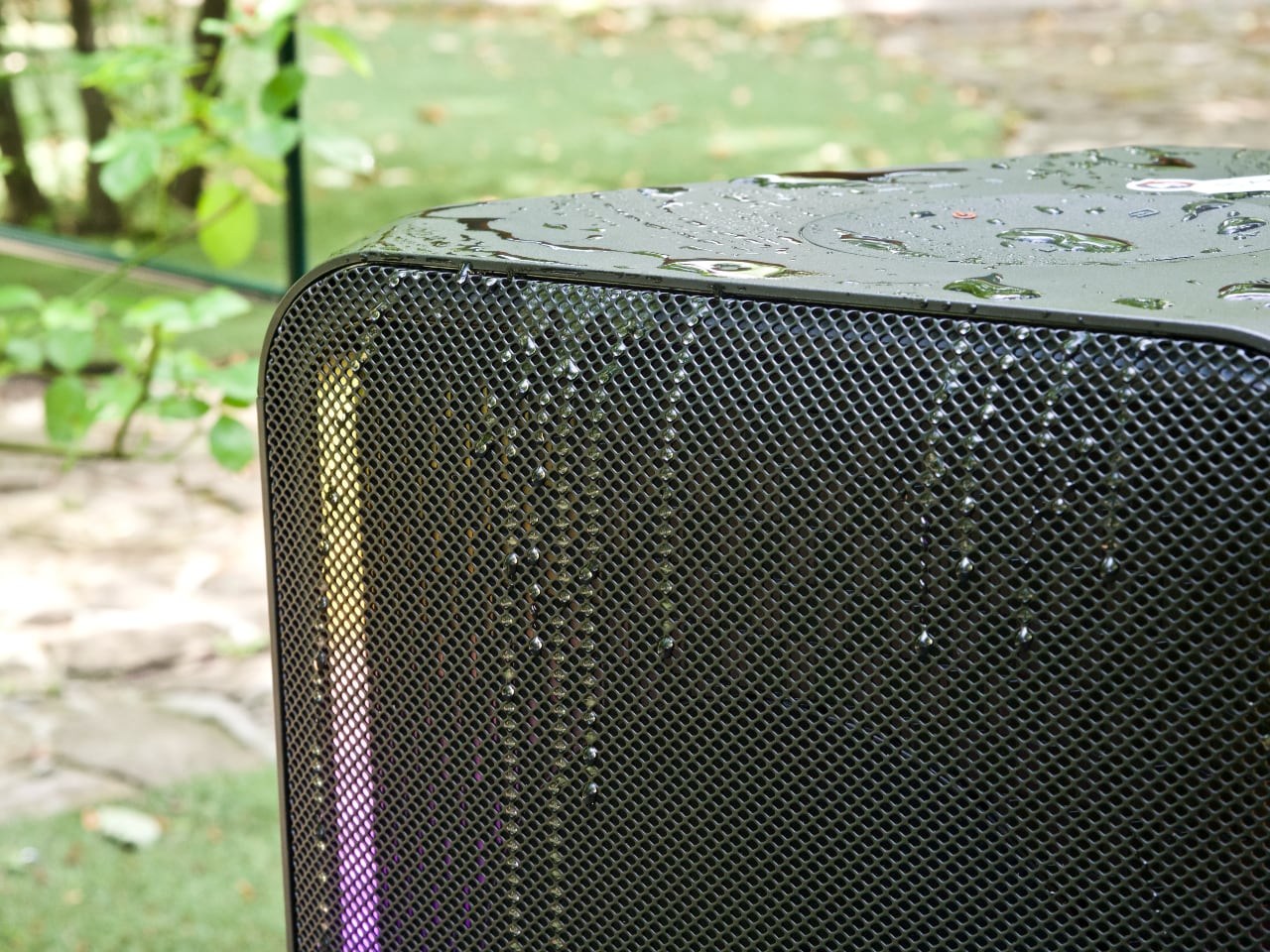 King of the vibe: Samsung Sound Tower MX-ST50B heavy-duty speaker with built-in battery and LED backlight review-62