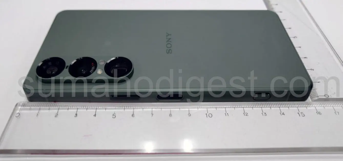 Зображення Sony Xperia 1 VII у темно-зеленому кольорі