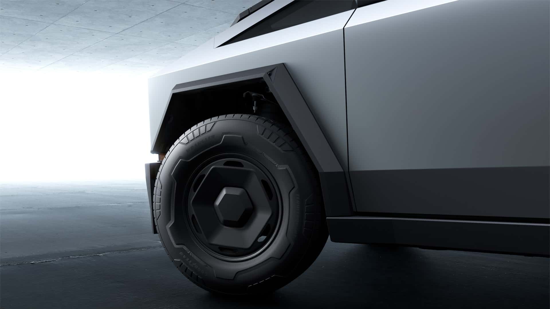 Tesla Cybertruck Long Range в движении