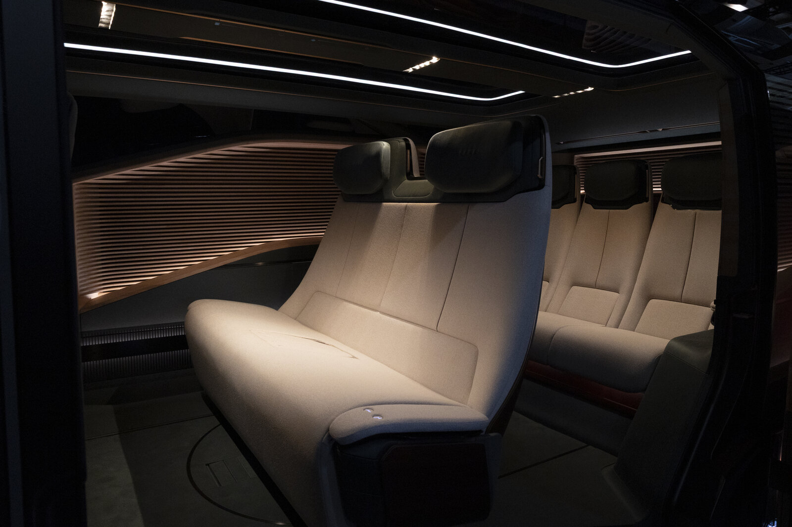 Концепт Lexus LS на выставке