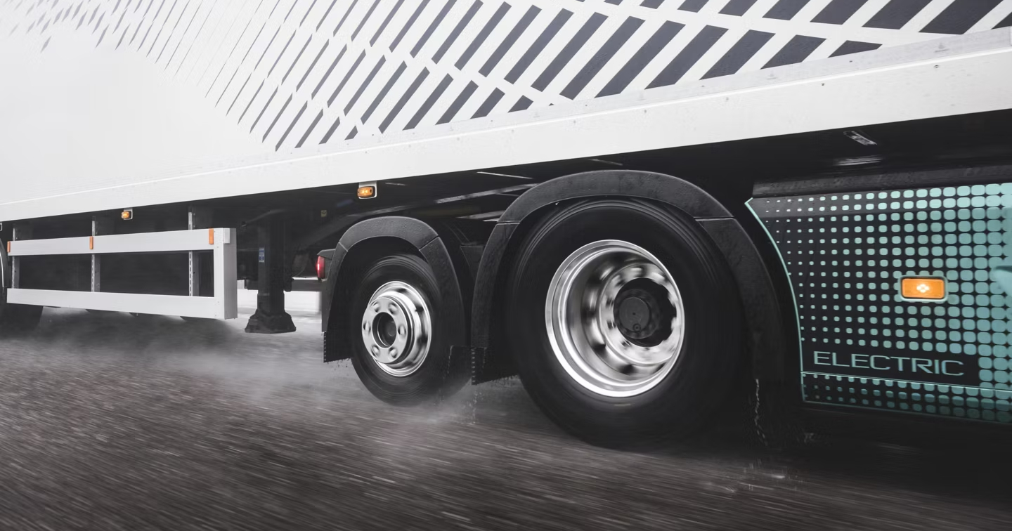 Електричний тягач Volvo FH Aero Electric у русі