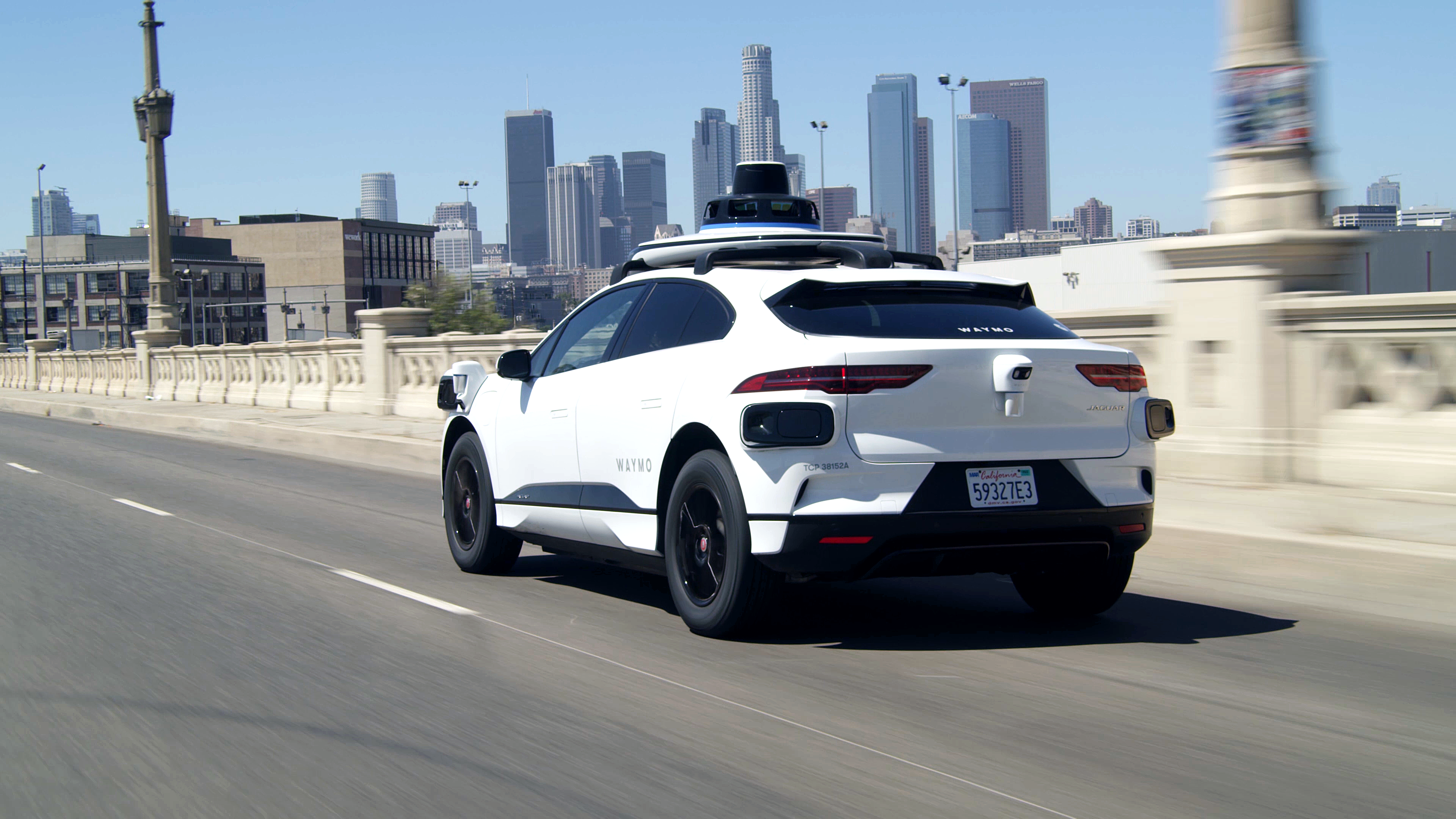 Waymo запускає платні роботаксі в Лос-Анджелесі