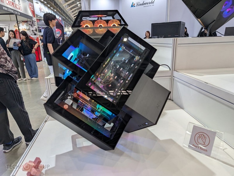 Cube Case від Azza - вид збоку