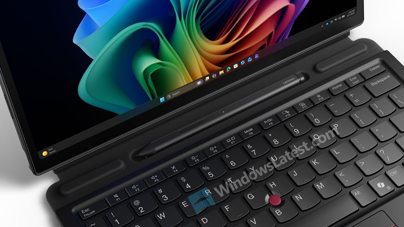 ThinkPad X13 Detachable с Eclipse Black и стилусом в клавиатуре