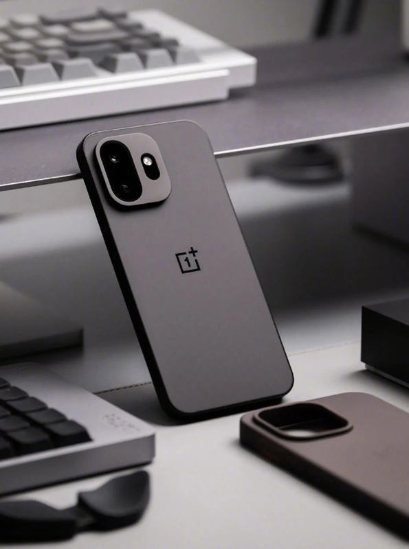 OnePlus 15T у зеленому кольорі