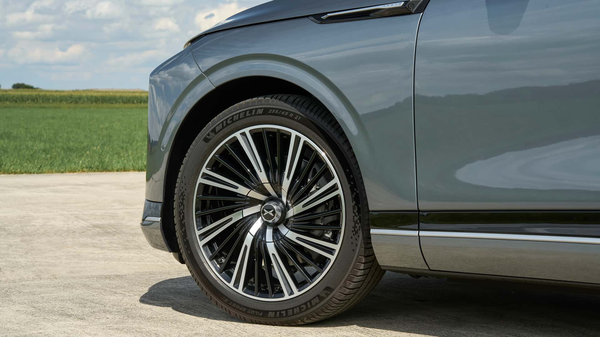 Дизайн Xpeng G9 ззовні.