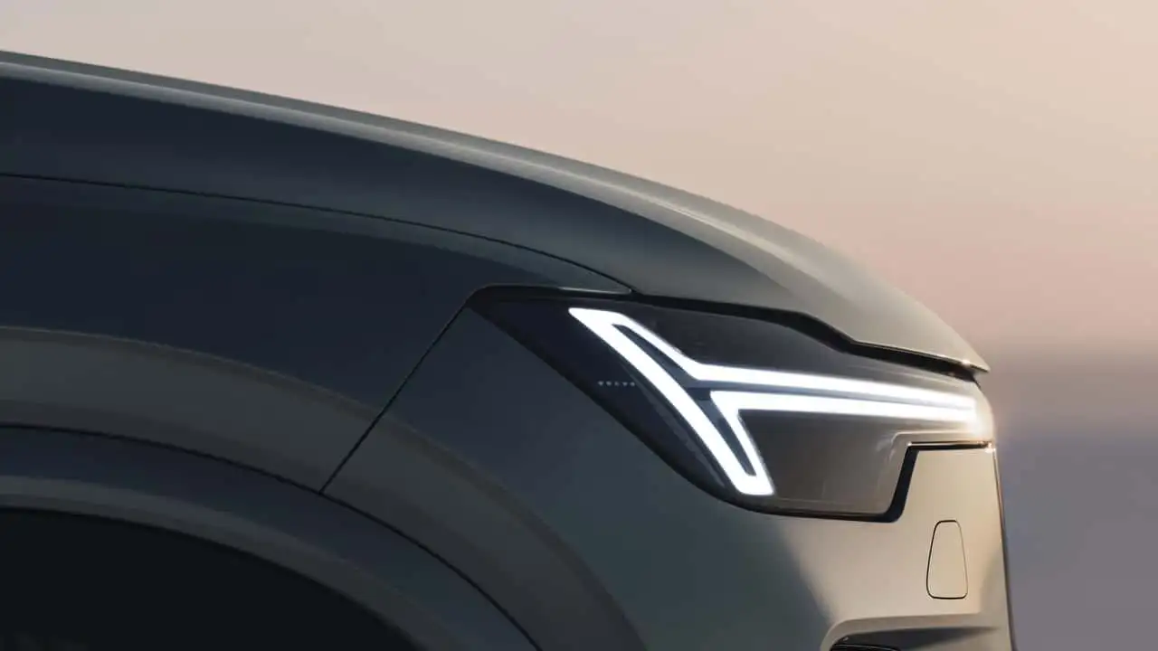 Вид збоку Volvo XC90