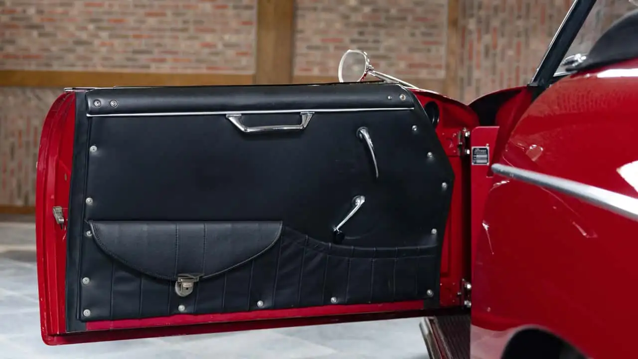 Компоненты под капотом Porsche 356 B 1600 Super Roadster 1960 года