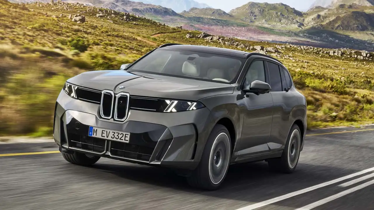 Сбоку BMW X5