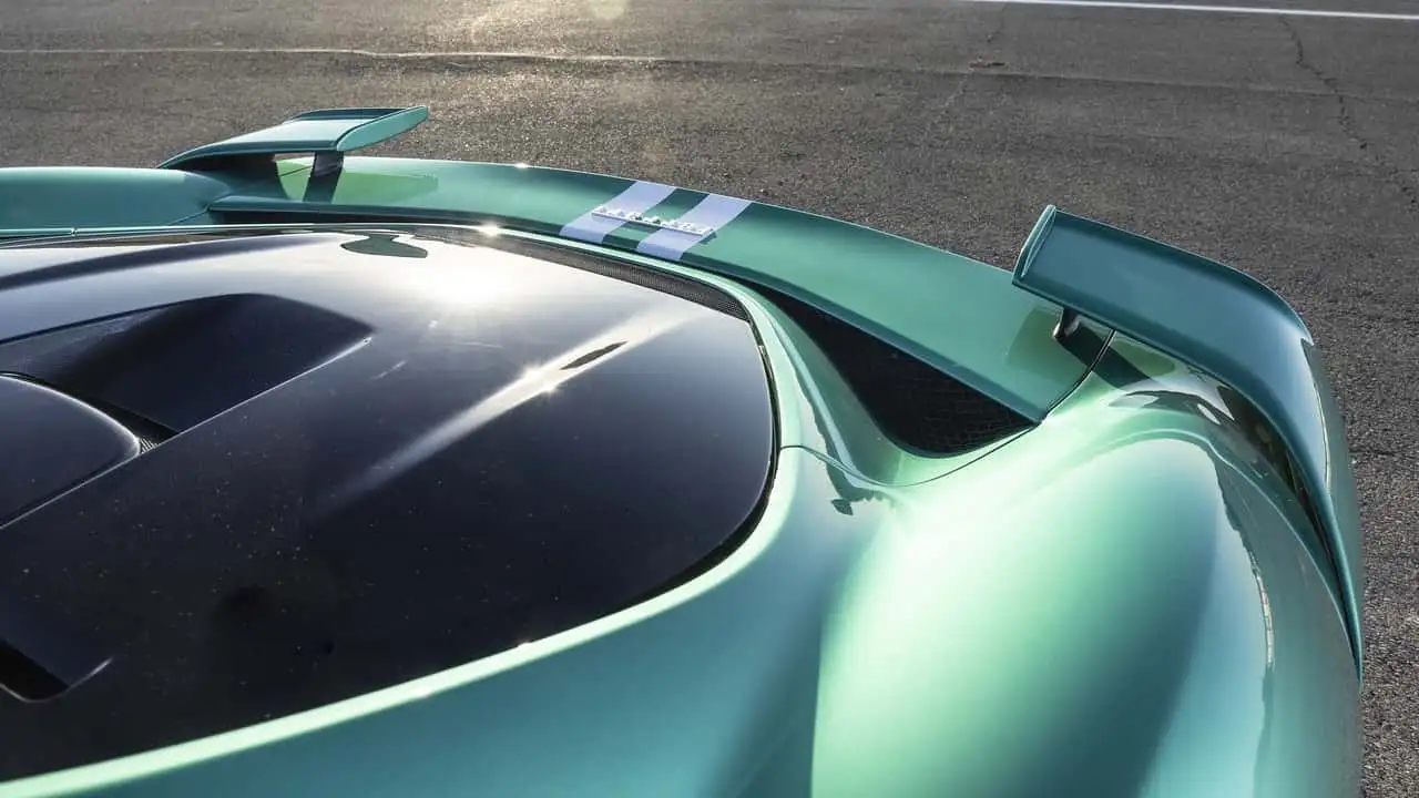 Збільшені повітрозабірники на Ferrari 296 Challenge Stradale