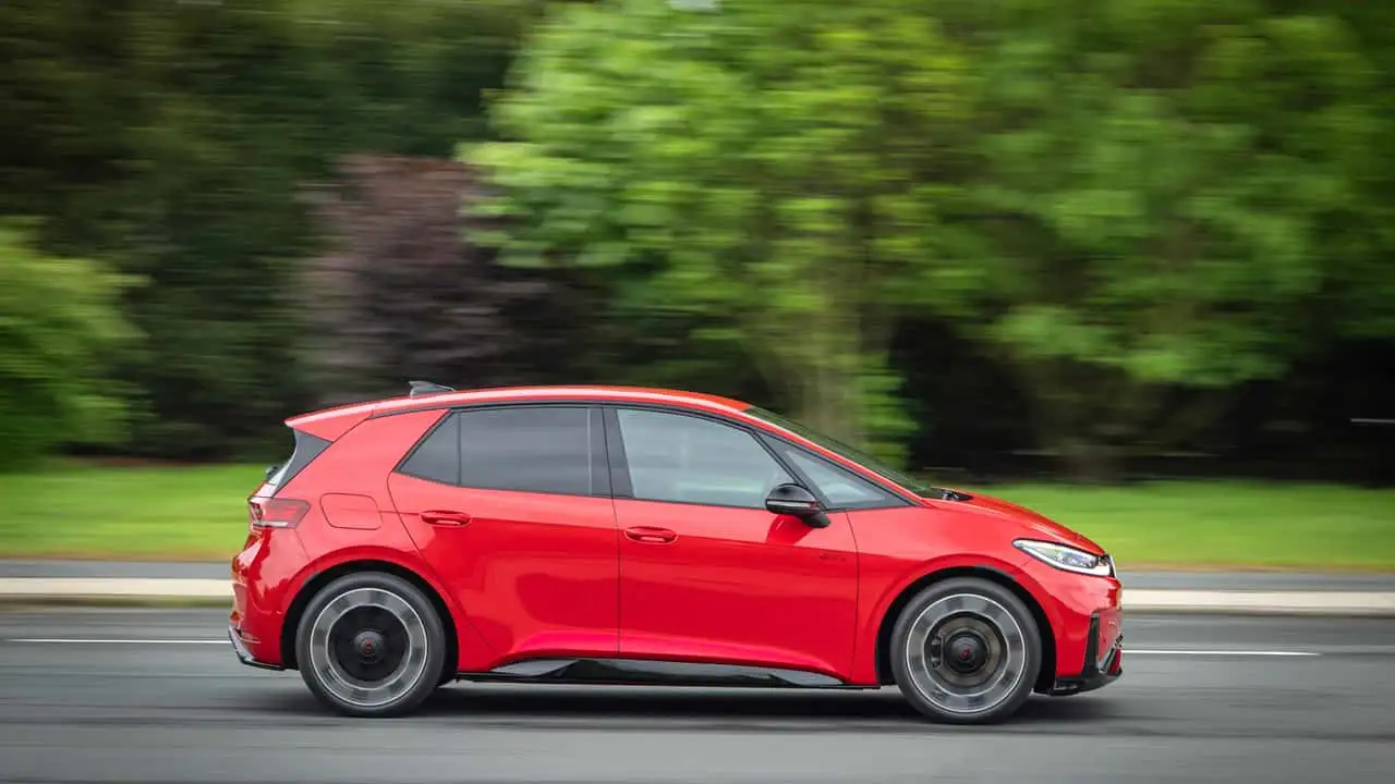 Volkswagen ID.3 GTI з фірмовою стільниковою решіткою