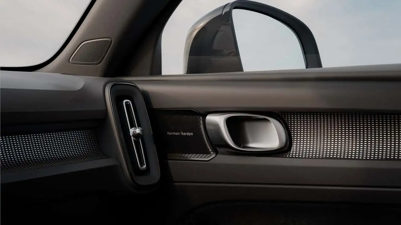 Оновлений салон Volvo EX40
