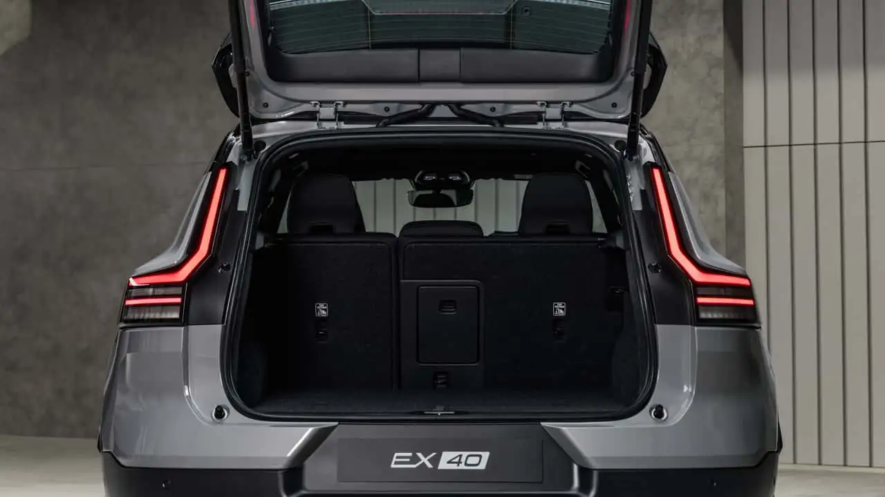 Технологічні новинки у Volvo EX40