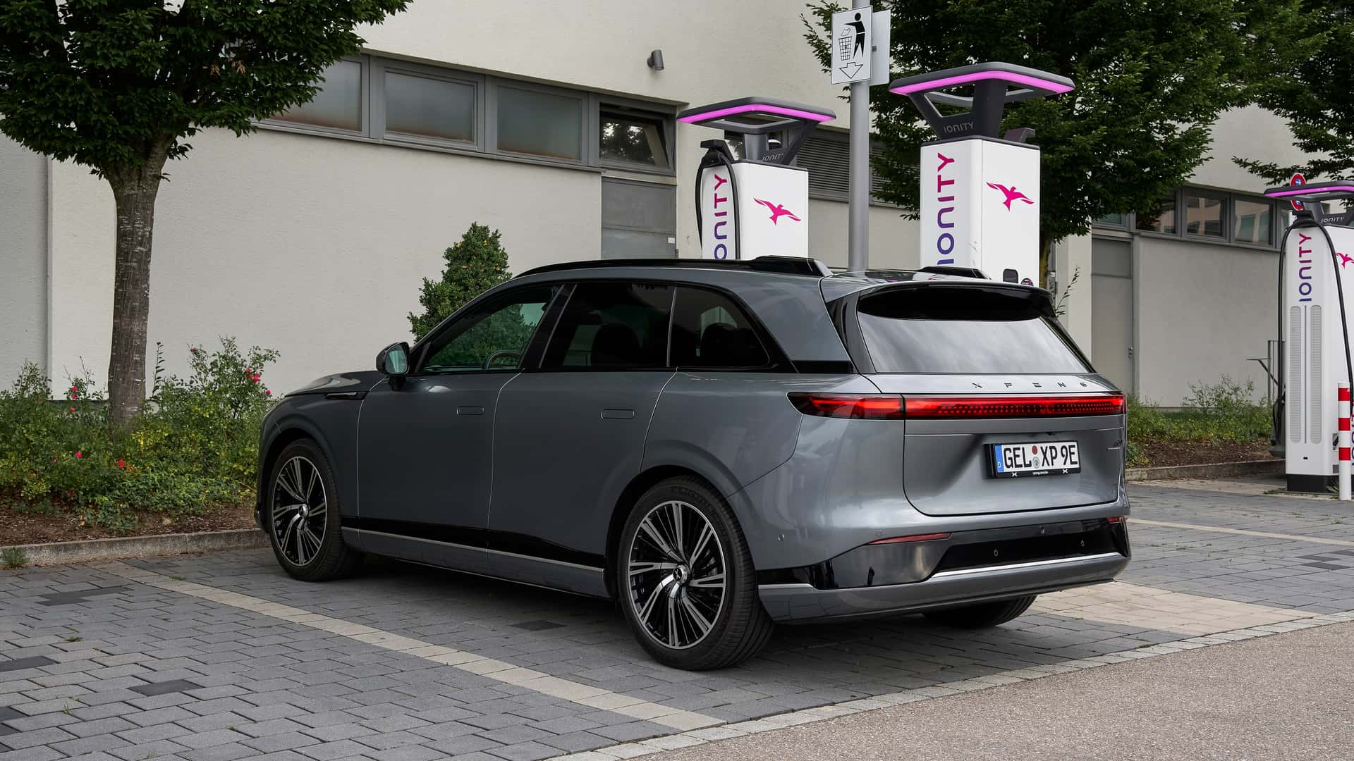Задня частина Xpeng G9.