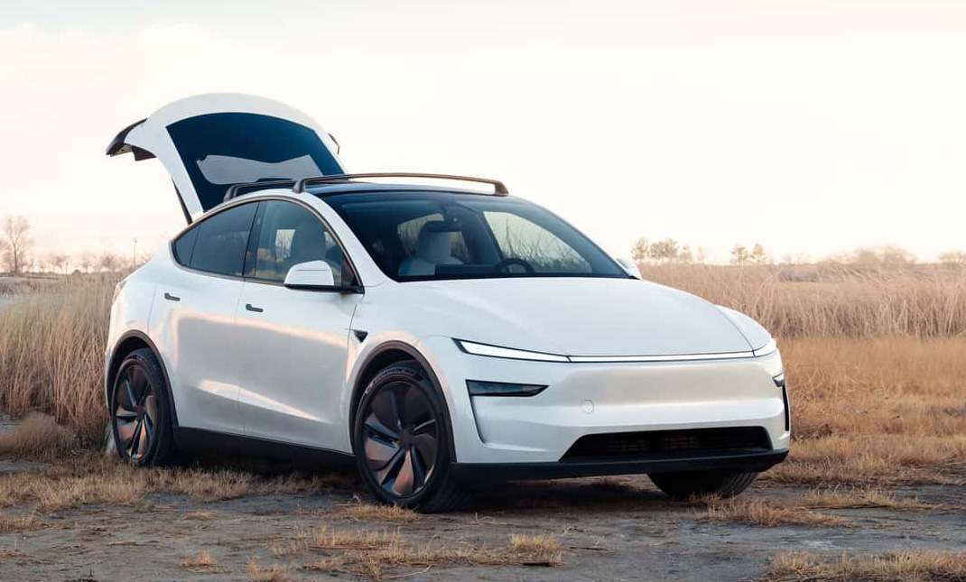 Фото 1 Tesla Model Y Juniper