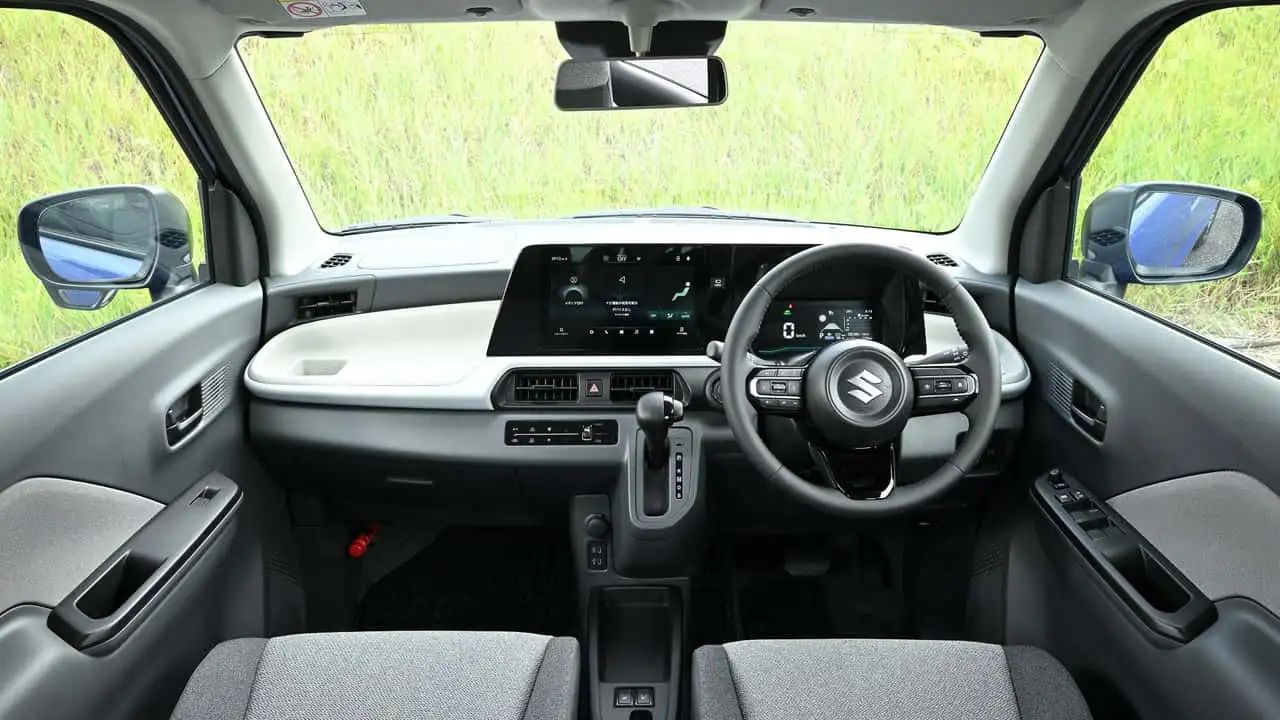 Сучасний салон Suzuki e Sky