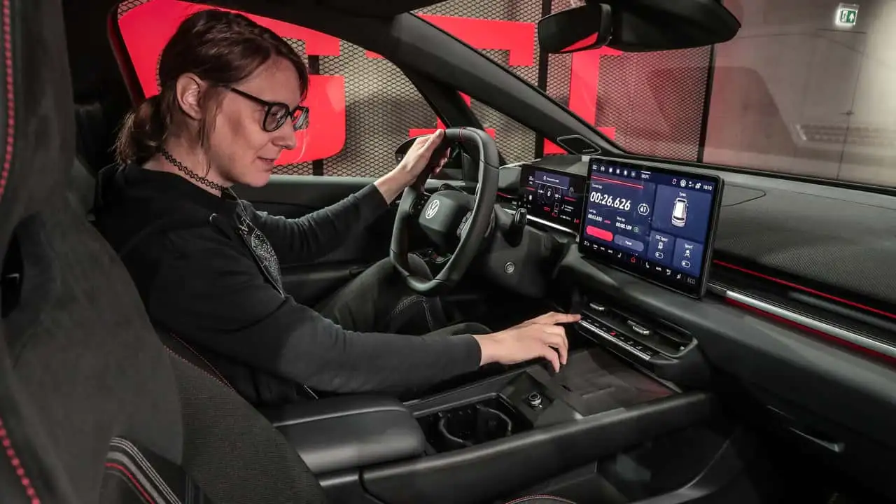 Сидіння Volkswagen ID.3 GTI з кліткою 'шотландка'