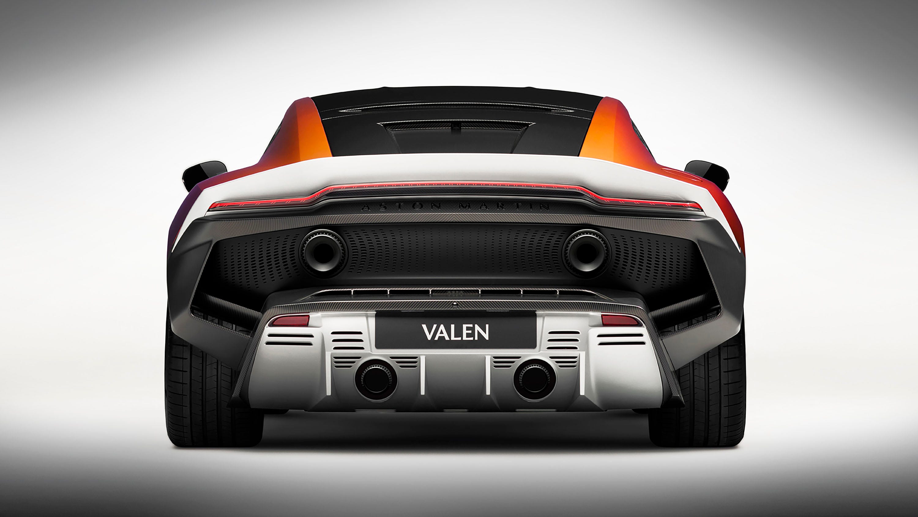 Деталі інтер'єру Aston Martin Valen