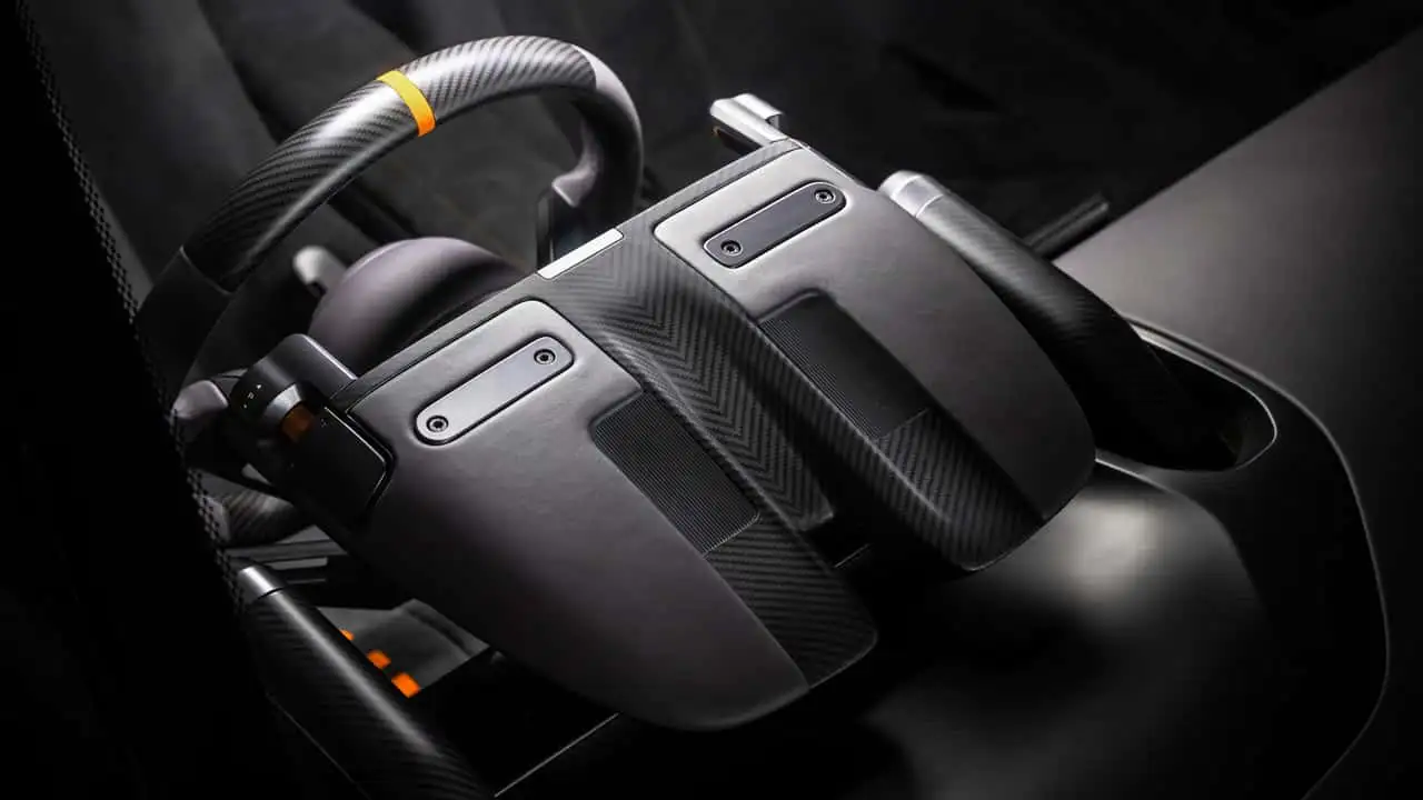 гиперкар McLaren в гонках