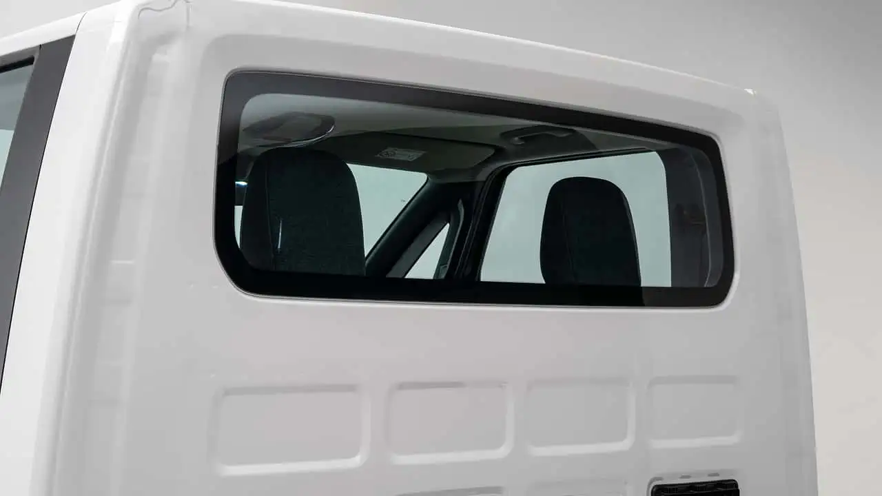 Kia PV5 на дороге
