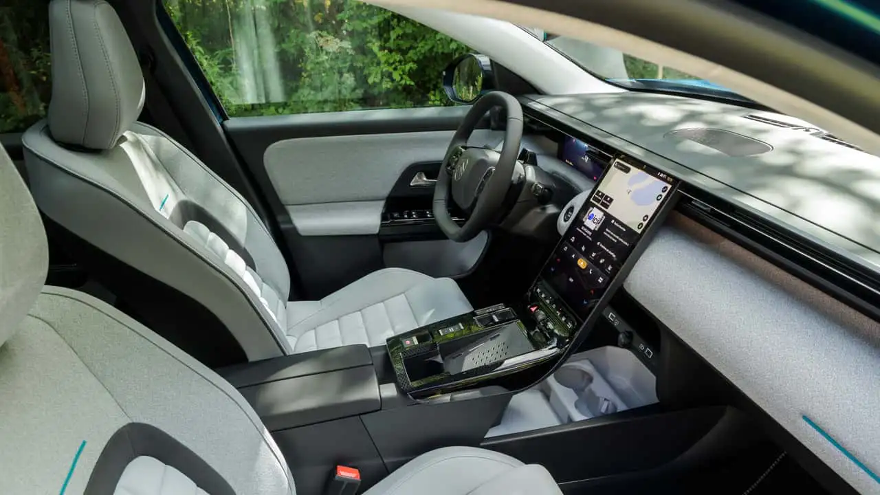 Деталі інтер'єру Citroen C5 Aircross Emeraude