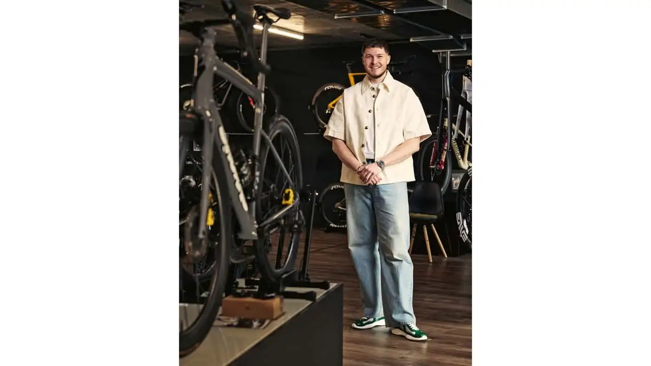Леон Бальдінгер з велосипедом Specialized